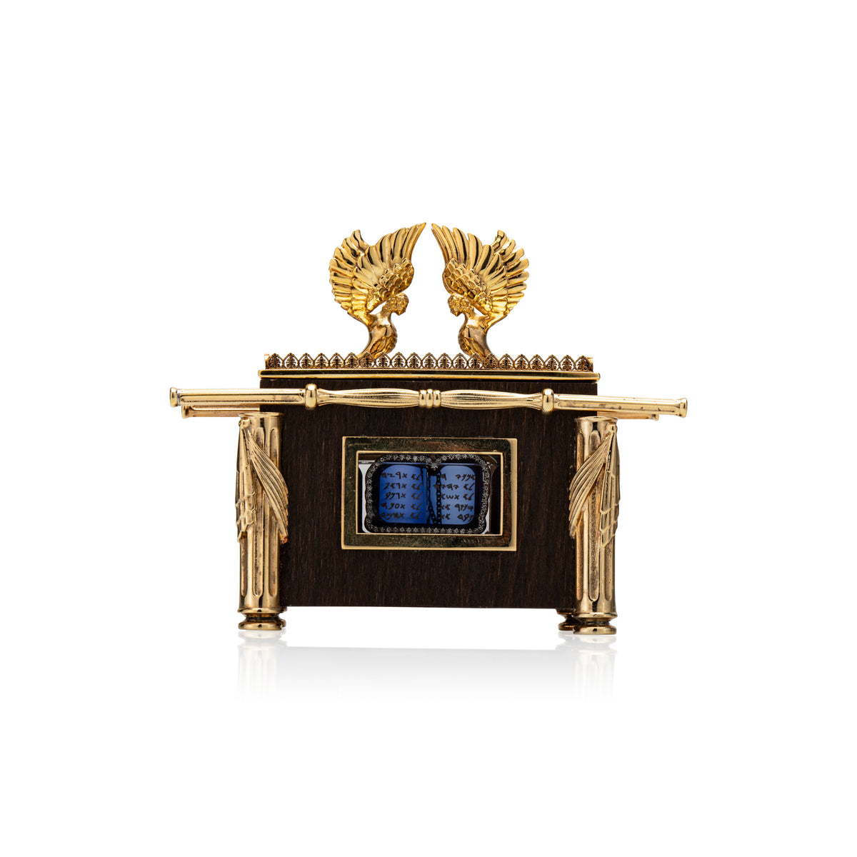 The chain of the Ten Commandments inside a luxurious ark.