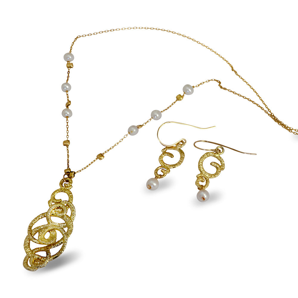 Royal Capital Necklace with Pearls