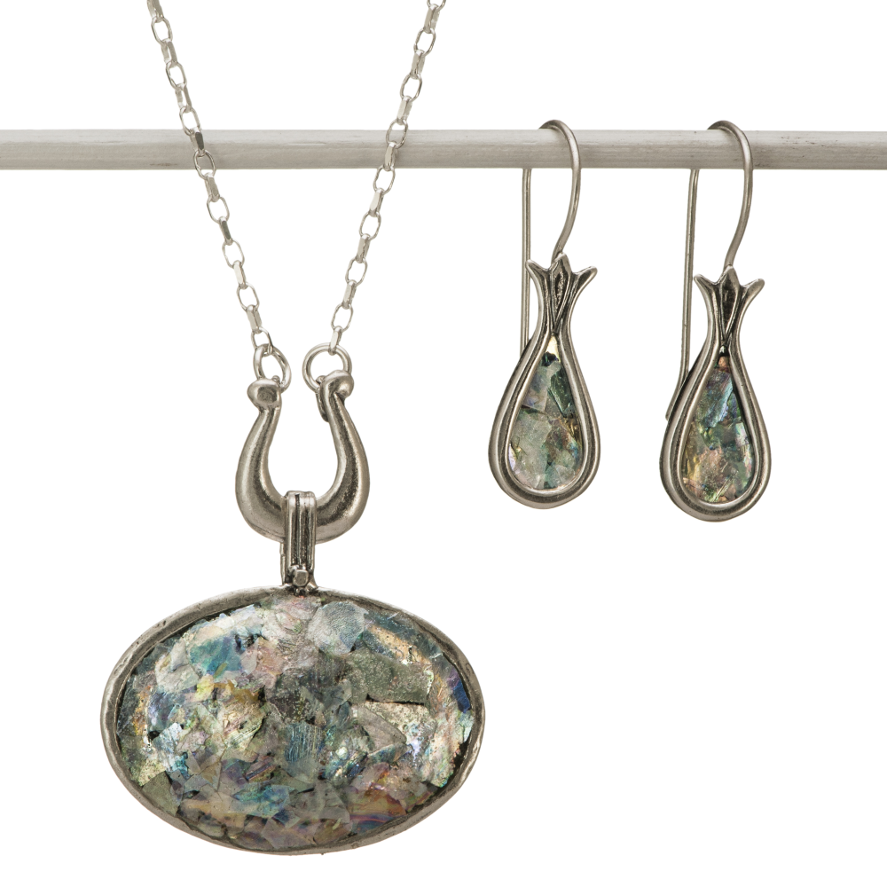 Roman 2025 glass necklace