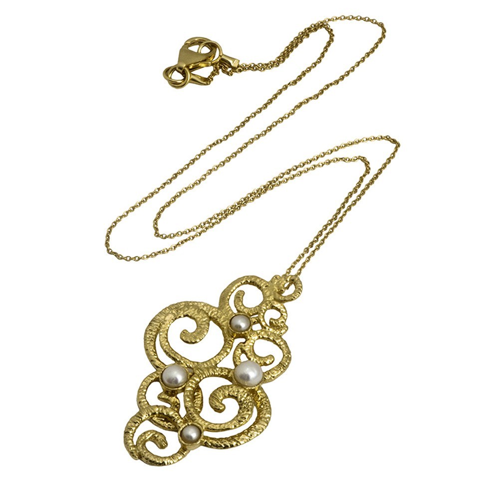 Ornamental Necklace With Pearls